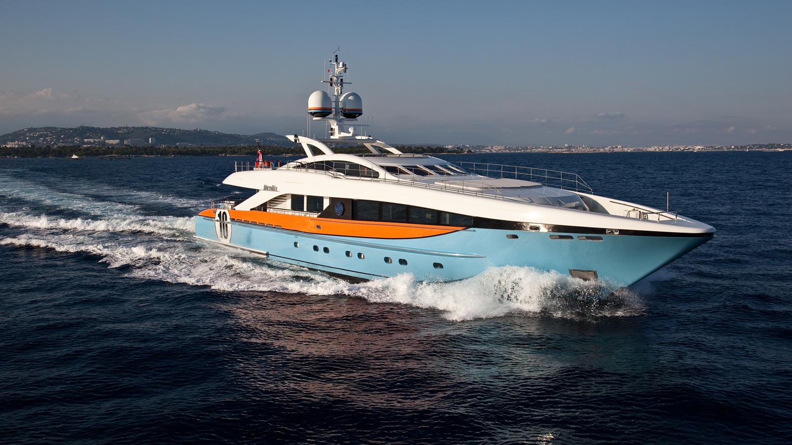 aurelia motor yacht