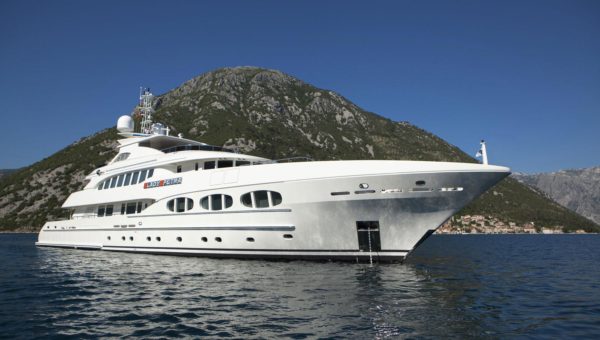 motor yacht yalla 47m