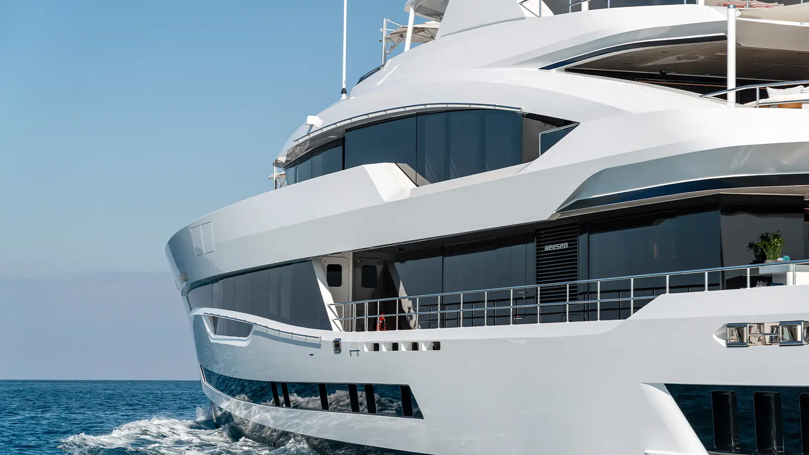 洋書 THE WORLD'S MOST EXTRAORDINARY YACHTS Haute Yacht of the Week: Feadship Musashi - Haute Living